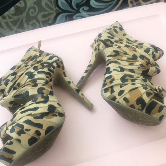 Cheetah print heels - Picture 3 of 3